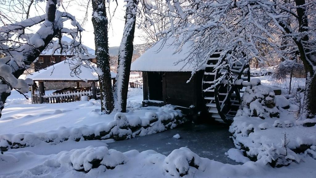 Farm Stay Cardaklije Kulen Vakuf Exterior photo