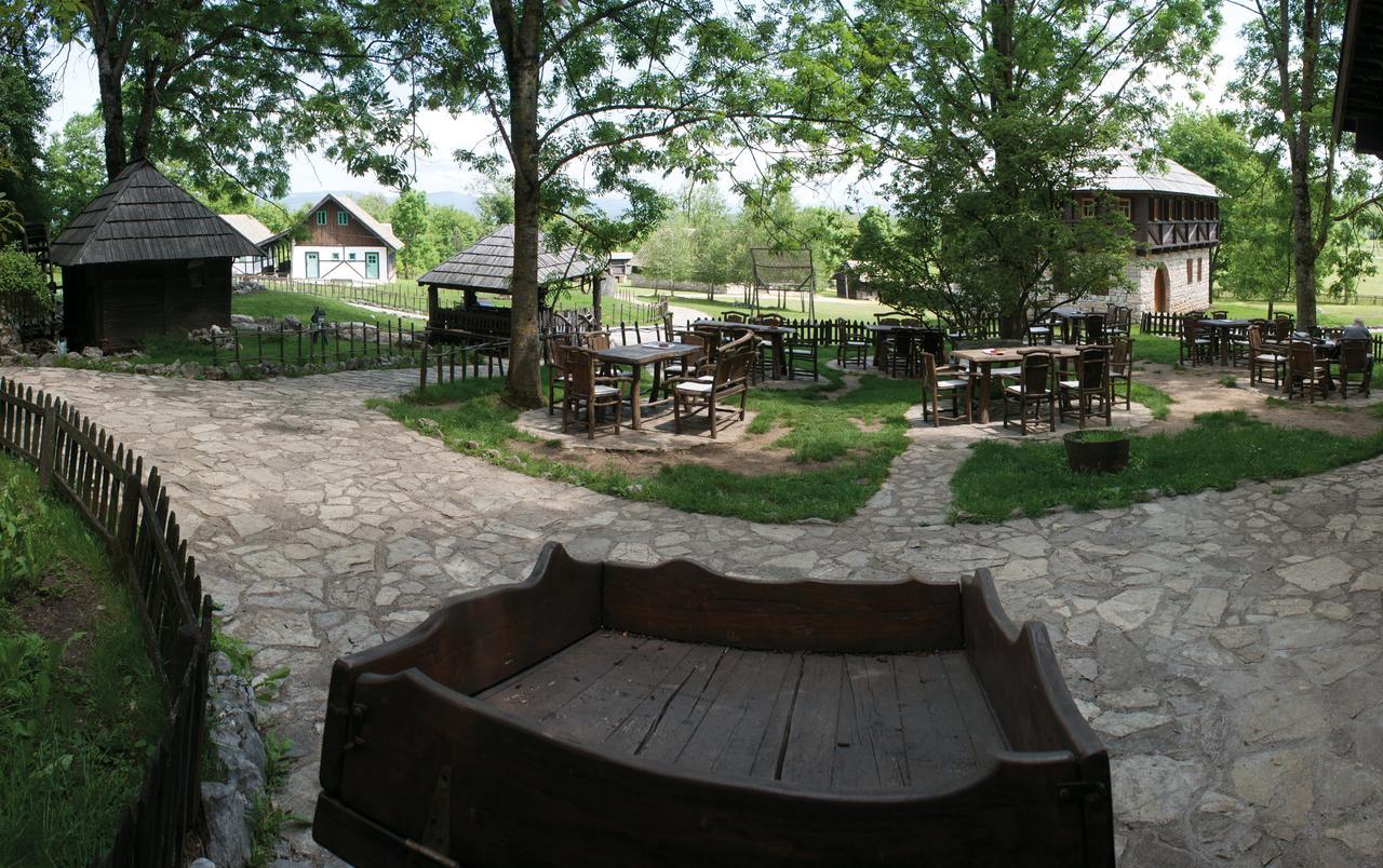 Farm Stay Cardaklije Kulen Vakuf Exterior photo