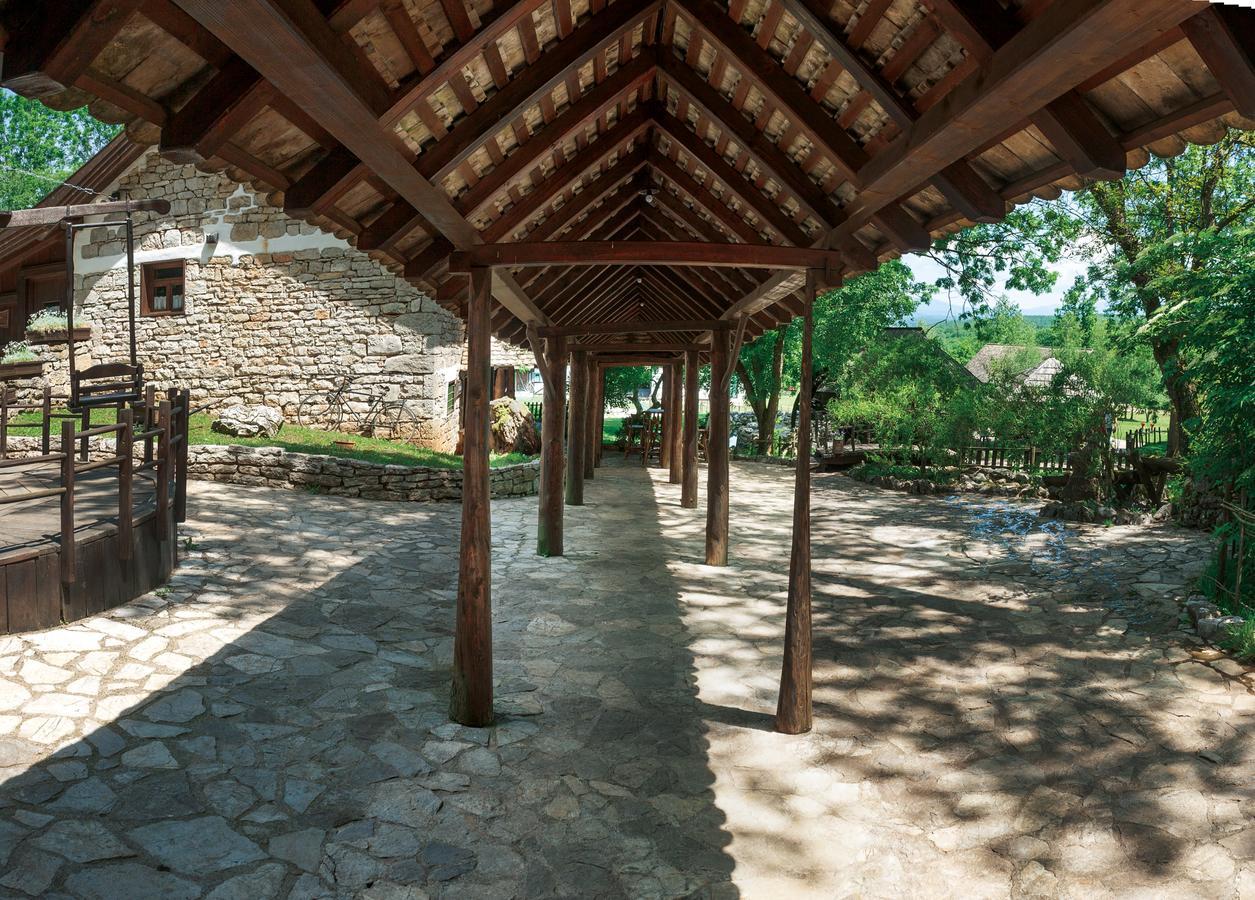 Farm Stay Cardaklije Kulen Vakuf Exterior photo